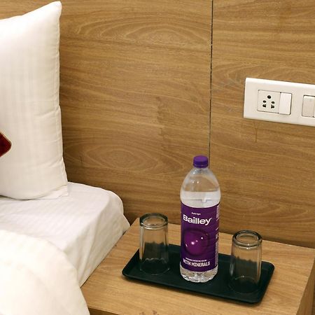 Hotel Lemon Suites & Banquet Noida Sector 62 المظهر الخارجي الصورة