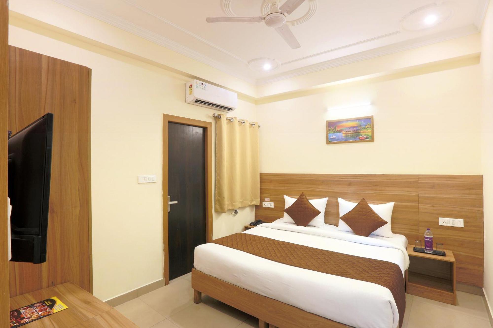 Hotel Lemon Suites & Banquet Noida Sector 62 المظهر الخارجي الصورة