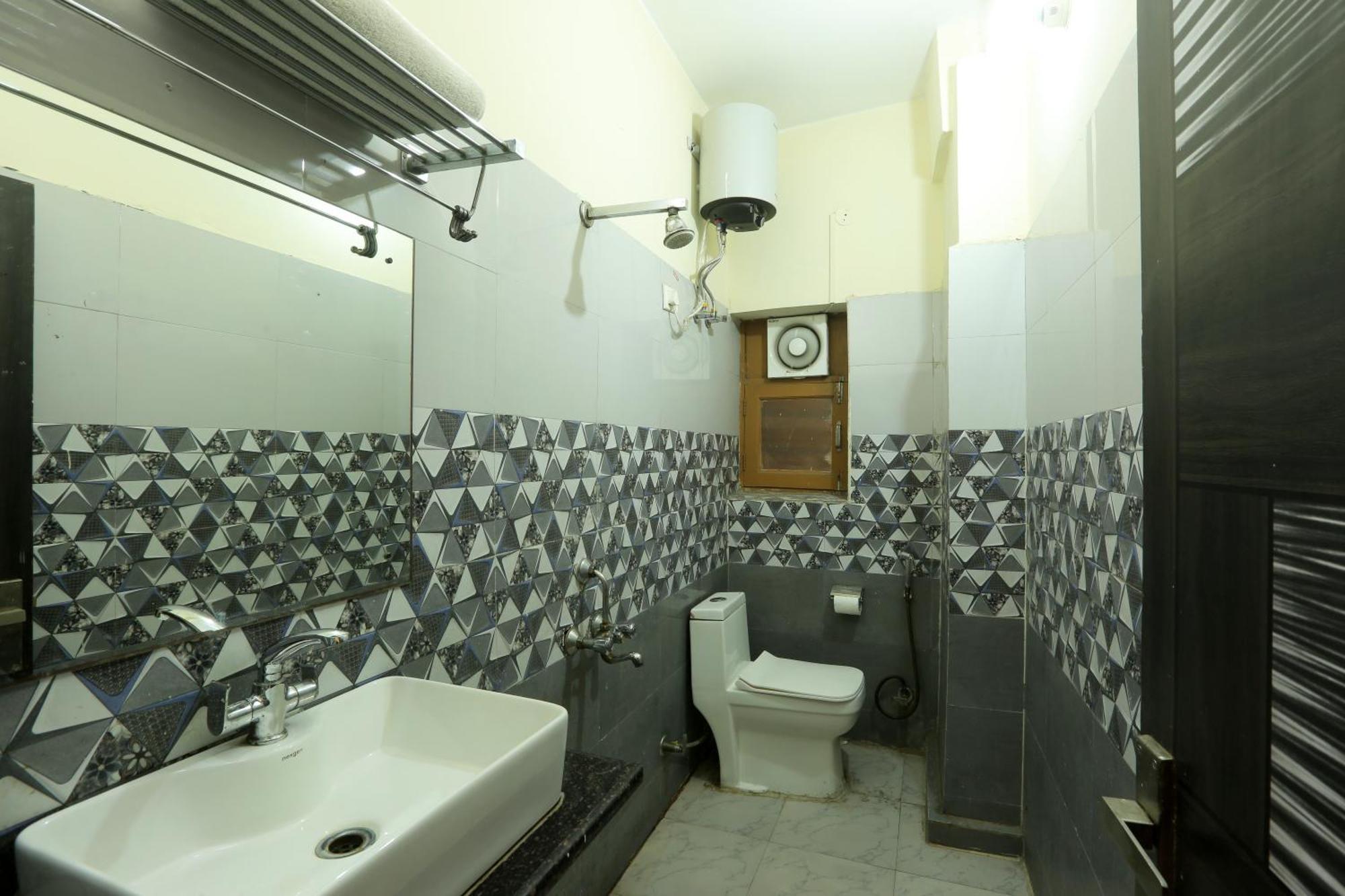 Hotel Lemon Suites & Banquet Noida Sector 62 المظهر الخارجي الصورة