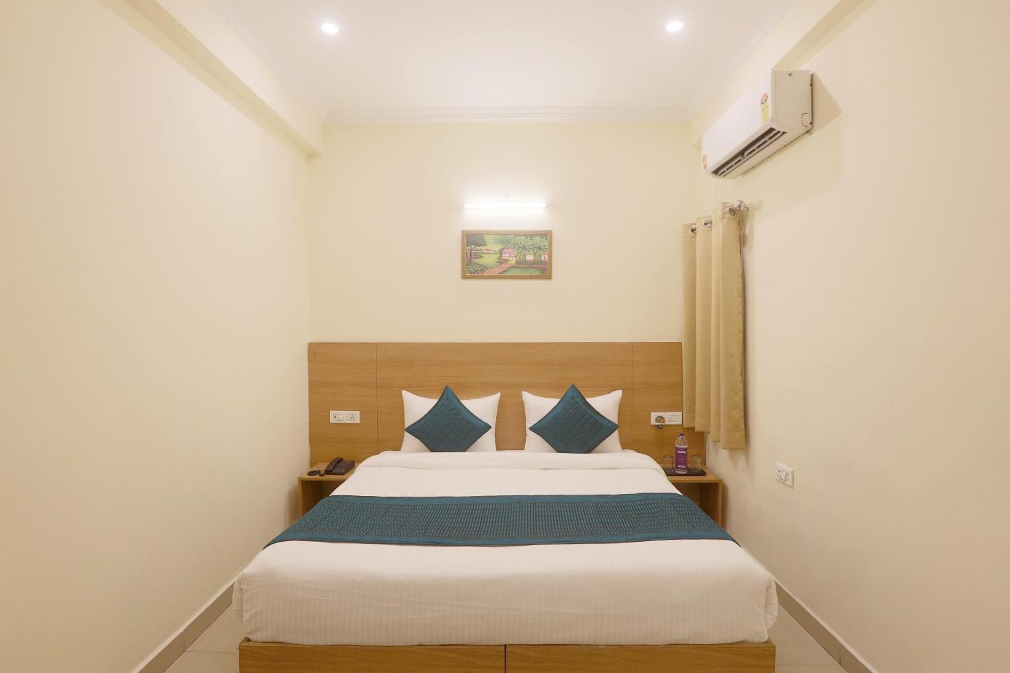 Hotel Lemon Suites & Banquet Noida Sector 62 المظهر الخارجي الصورة