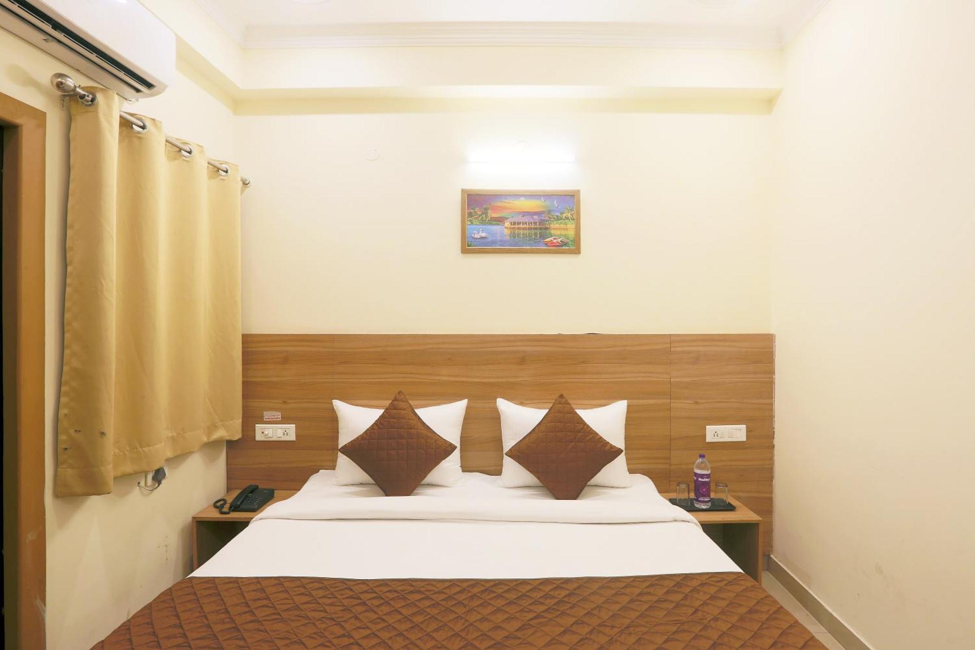 Hotel Lemon Suites & Banquet Noida Sector 62 المظهر الخارجي الصورة