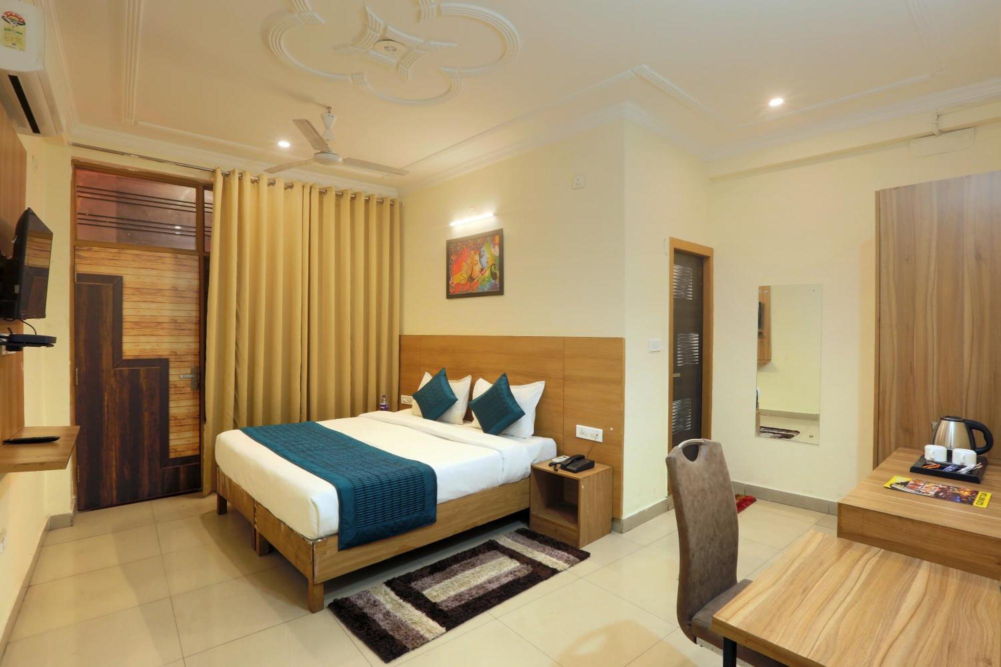 Hotel Lemon Suites & Banquet Noida Sector 62 المظهر الخارجي الصورة