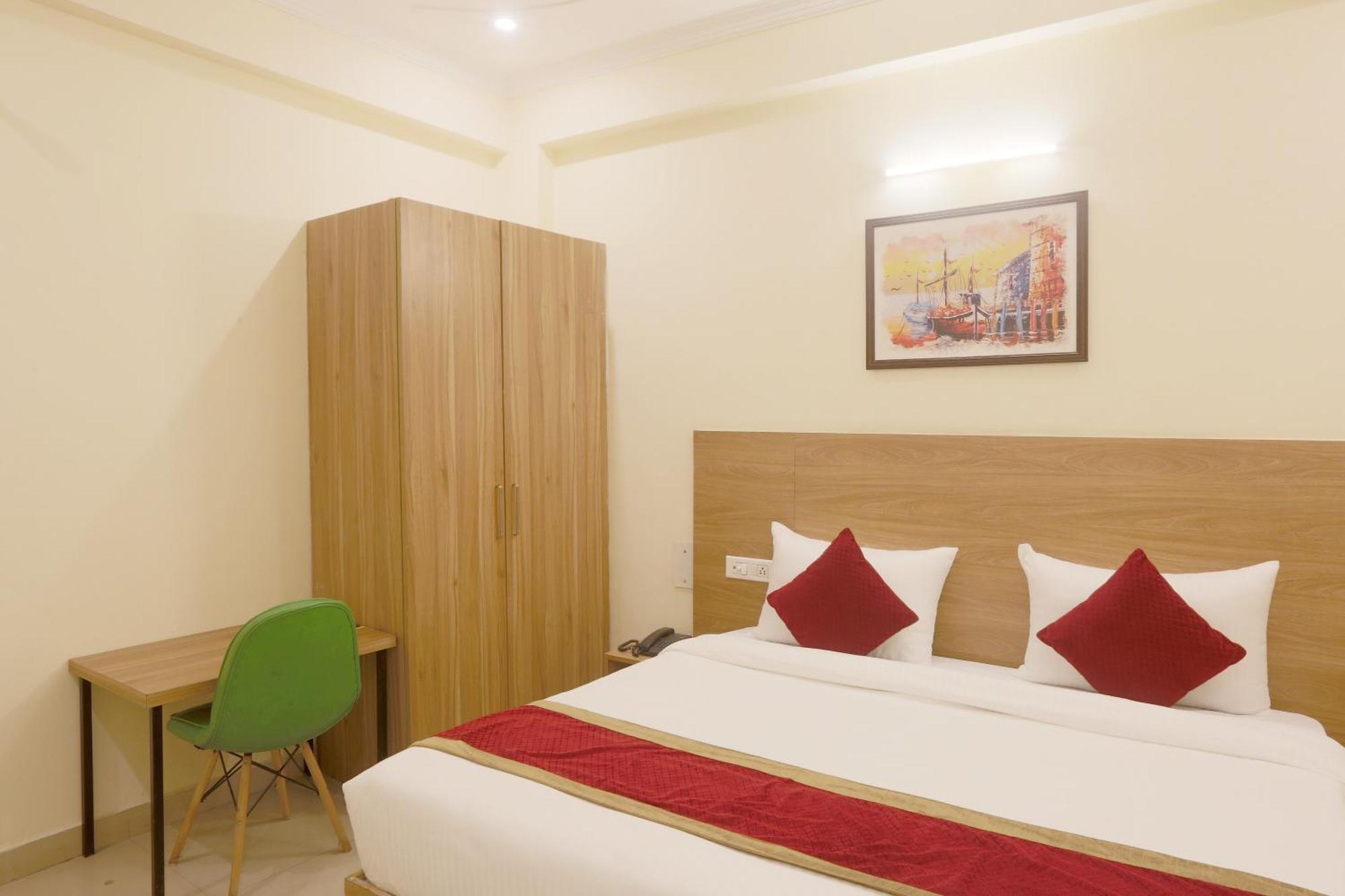 Hotel Lemon Suites & Banquet Noida Sector 62 المظهر الخارجي الصورة