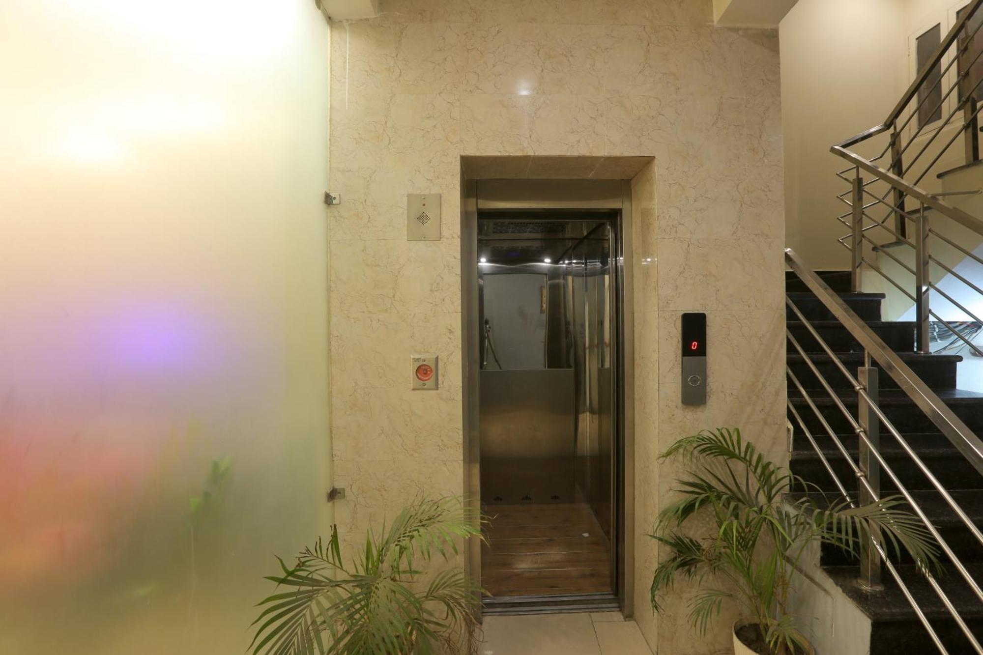 Hotel Lemon Suites & Banquet Noida Sector 62 المظهر الخارجي الصورة