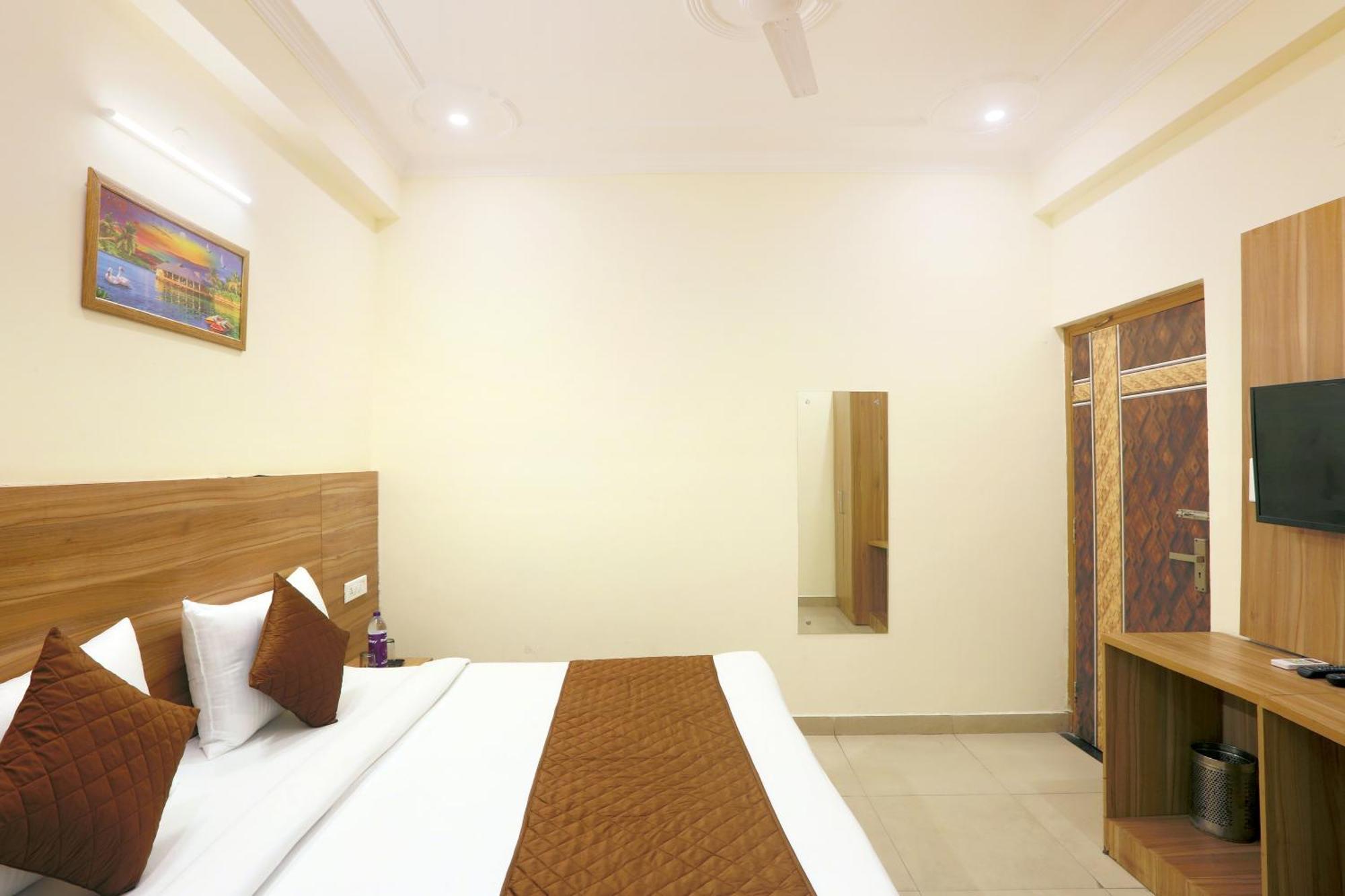 Hotel Lemon Suites & Banquet Noida Sector 62 المظهر الخارجي الصورة