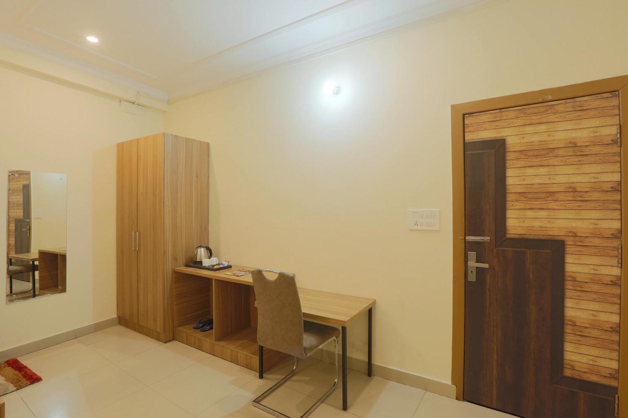 Hotel Lemon Suites & Banquet Noida Sector 62 المظهر الخارجي الصورة